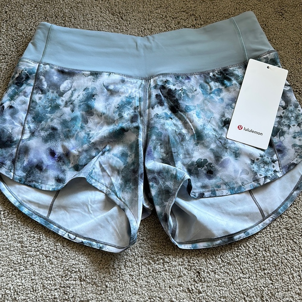 Lululemon 4 inch Speed Up Shorts Sz 6 NWT